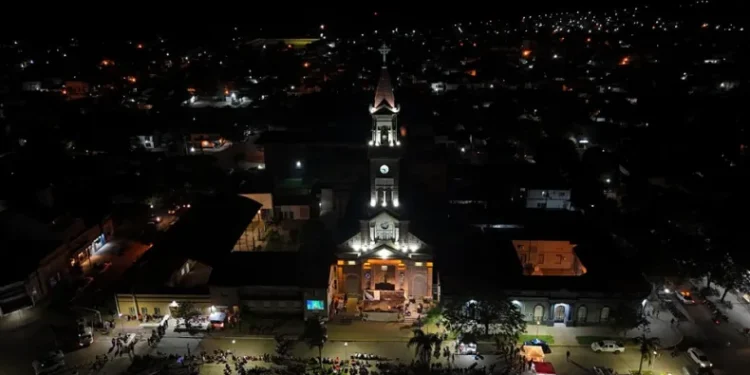 Nueva Era de Iluminación Transforma Histórico Templo en Santa Fe