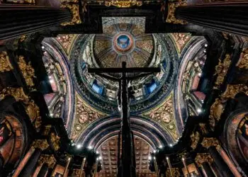 Nueva Iluminación Revoluciona Histórico Templo Madrileño: Tecnología y Sostenibilidad se Unen para Preservar el Patrimonio