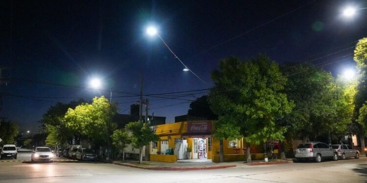 Nuevas luces LEDVilla María Avanza: Transformación LED Completa en Barrio General Paz Mejora Seguridad y Eficiencia EnergéticaNuevas luces LED