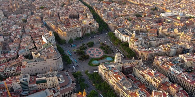 Barcelona moderniza la Avenida Roma: inversión millonaria para crear espacios verdes y peatonales