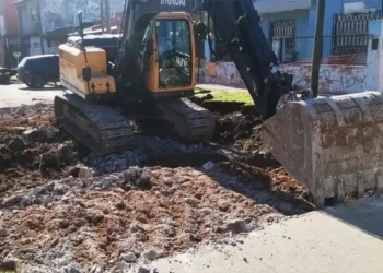 Mejora Vial en El Jagüel: Obras de Bacheo con Hormigón de Alta Resistencia Continúan Avanzando