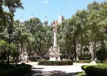 Plaza 25 de Mayo: Renovación Urbana que Preserva la Memoria Histórica | Obras del Tricentenario en Rosario
