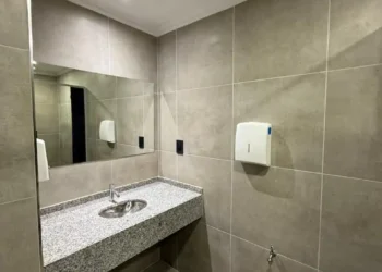 Tribunales de Colón estrenan sanitarios modernizados y accesibles tras inversión millonaria