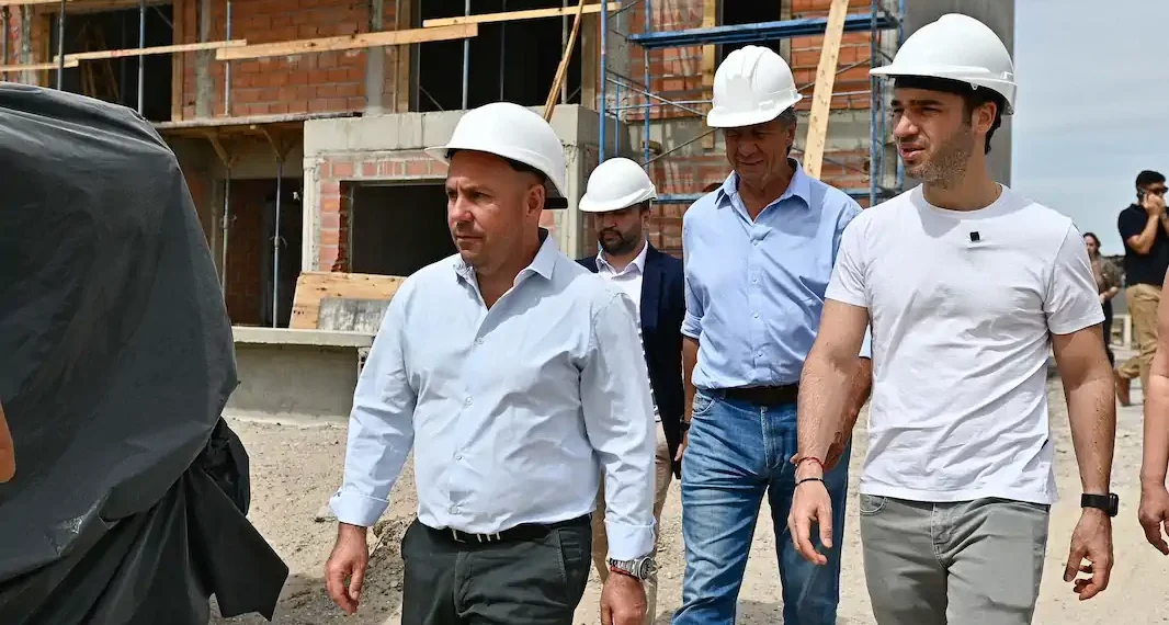 Torres Recorrió la Construcción de 114 Viviendas en Puerto Madryn
