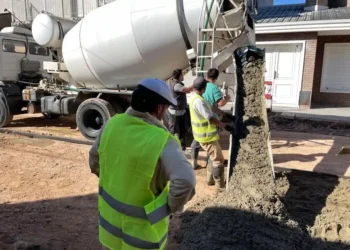 Calle Andrade: Avanza la renovación con hormigonado para nuevo adoquinado