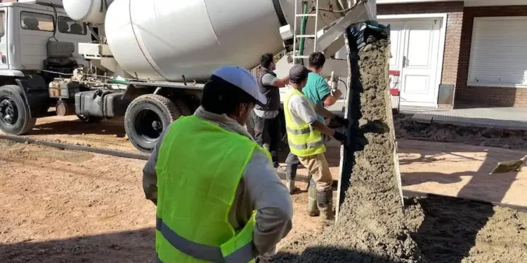 Calle Andrade: Avanza la renovación con hormigonado para nuevo adoquinado