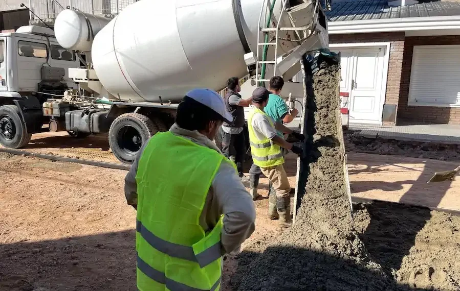 Calle Andrade: Avanza la renovación con hormigonado para nuevo adoquinado