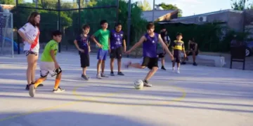 Cipolletti inaugura un nuevo playón deportivo en Costa Norte y suma obras de asfalto y gas