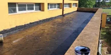 Obras en escuela de Concepción del Uruguay: reparan filtraciones y mejoran patios