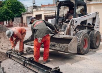 Bacheo con asfalto en calle Diego Celiz de Quiroga