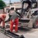 Bacheo con asfalto en calle Diego Celiz de Quiroga