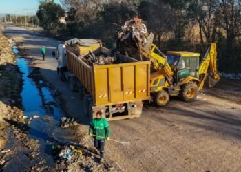 La Municipalidad de Córdoba extrajo 300 toneladas de residuos en un megaoperativo de limpieza en el asentamiento Villa Gran Chaparral