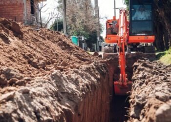 Obras que sostienen la ciudad: pavimentación, bacheo, agua potable y saneamiento para mejorar la vida cotidiana de los vecinos