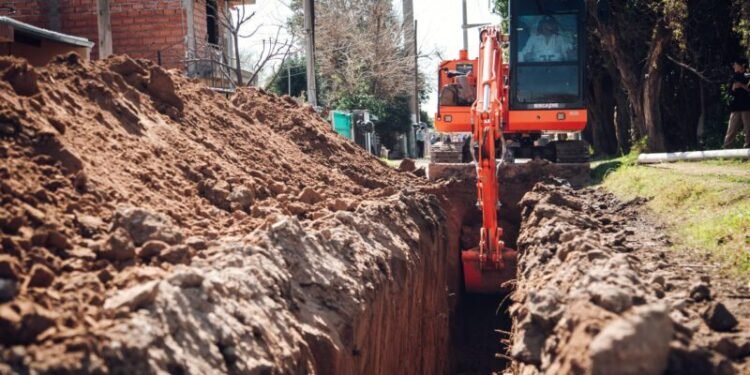 Obras que sostienen la ciudad: pavimentación, bacheo, agua potable y saneamiento para mejorar la vida cotidiana de los vecinos