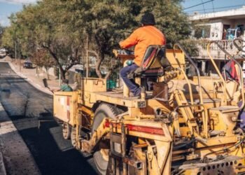 Últimas dos cuadras de pavimentación en Villa Rivera Indarte