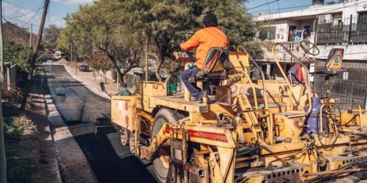 Últimas dos cuadras de pavimentación en Villa Rivera Indarte