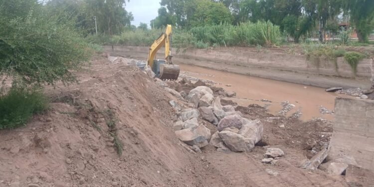 obras de refuerzo del canal Cacique Guaymallén para prevenir crecidas