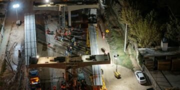 Colocación de la primera viga del viaducto en Córdoba