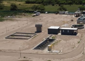 obra de saneamiento cloacal en La Playosa con cañerías y planta de tratamiento