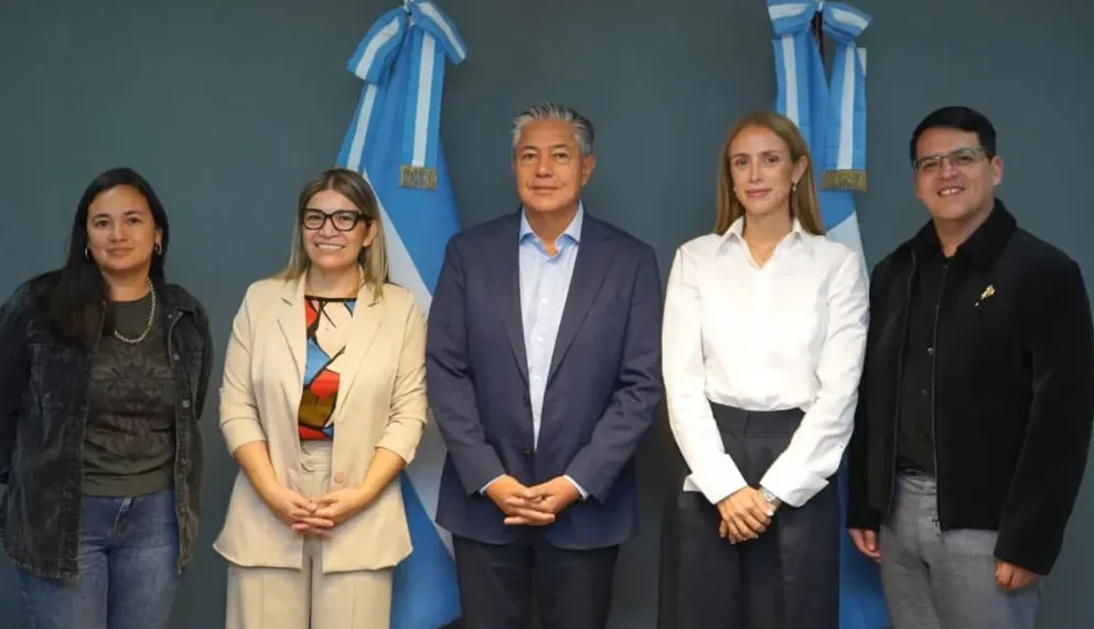 Espacio Comunitario y Deportivo en Senillosa con áreas cubiertas y exteriores